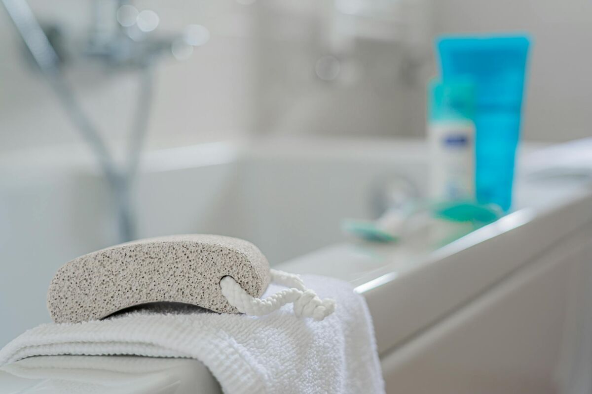 Eksfoliacija: AHA vs BHA vs PHA – kuris cheminis pilingas tinka jums