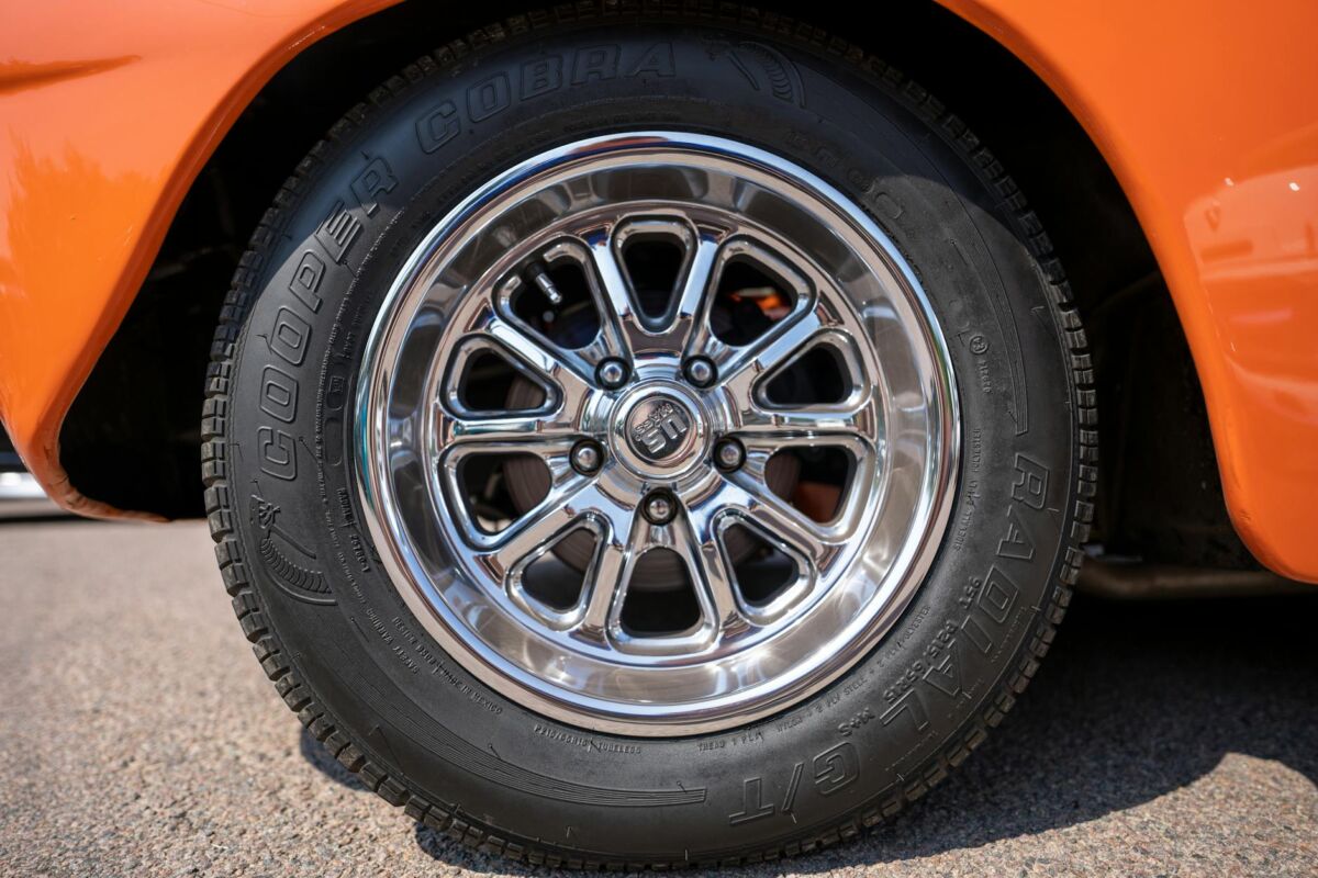 Kaip keisti ratą automobilyje: žingsnis po žingsnio