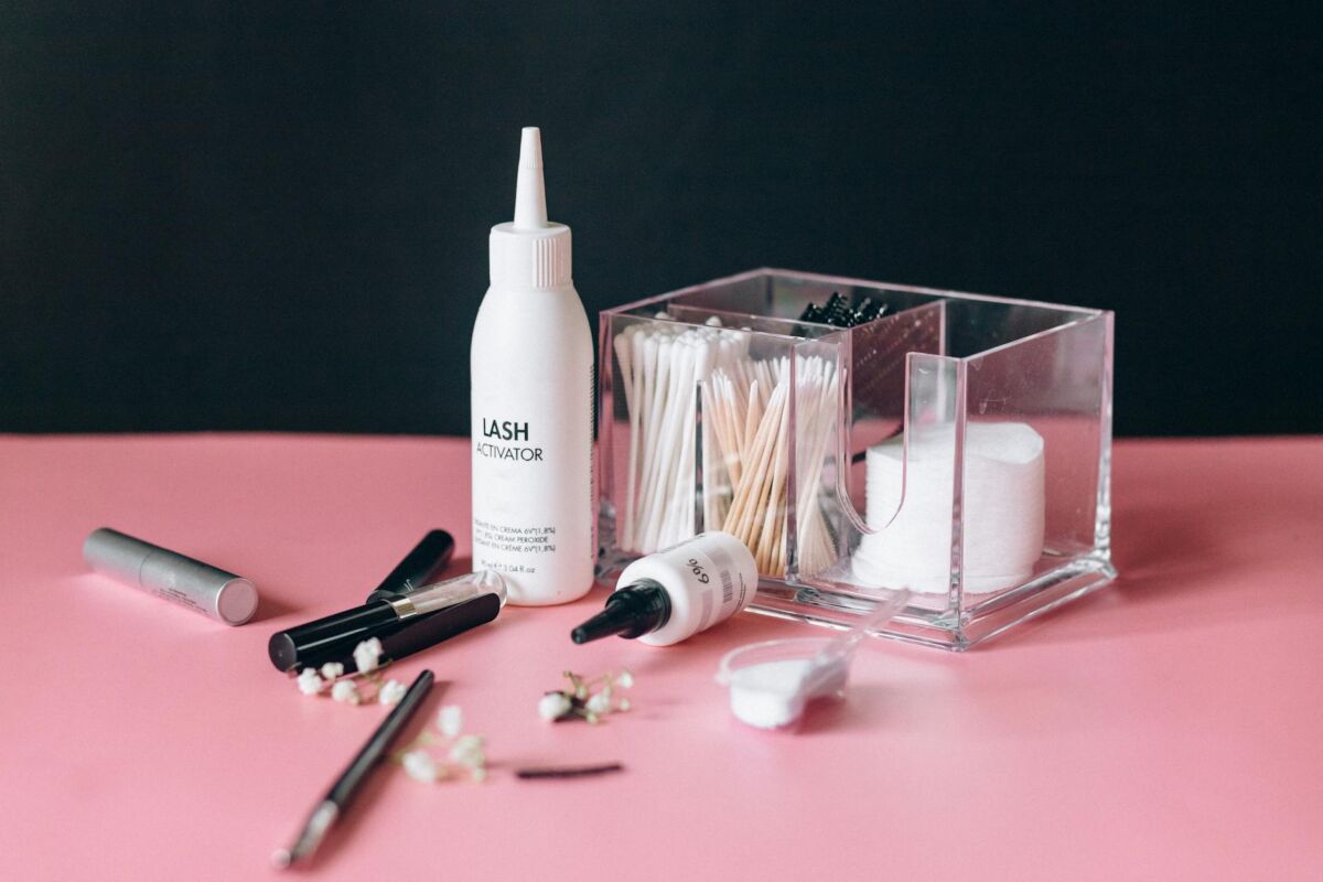 Kaip paruošti kelionės kosmetinę: esminiai produktai