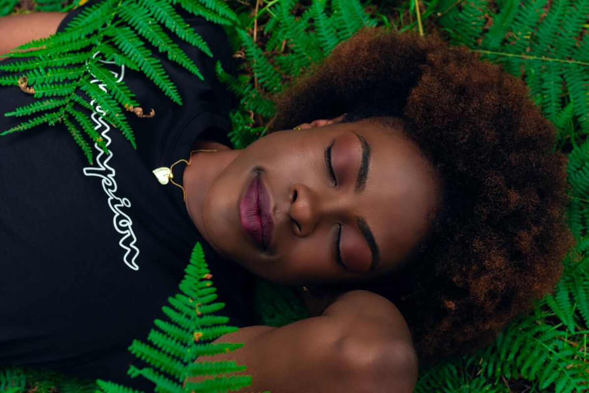 Plaukų sveikata po 30: kaip sustabdyti retėjimą ir pagerinti kokybę