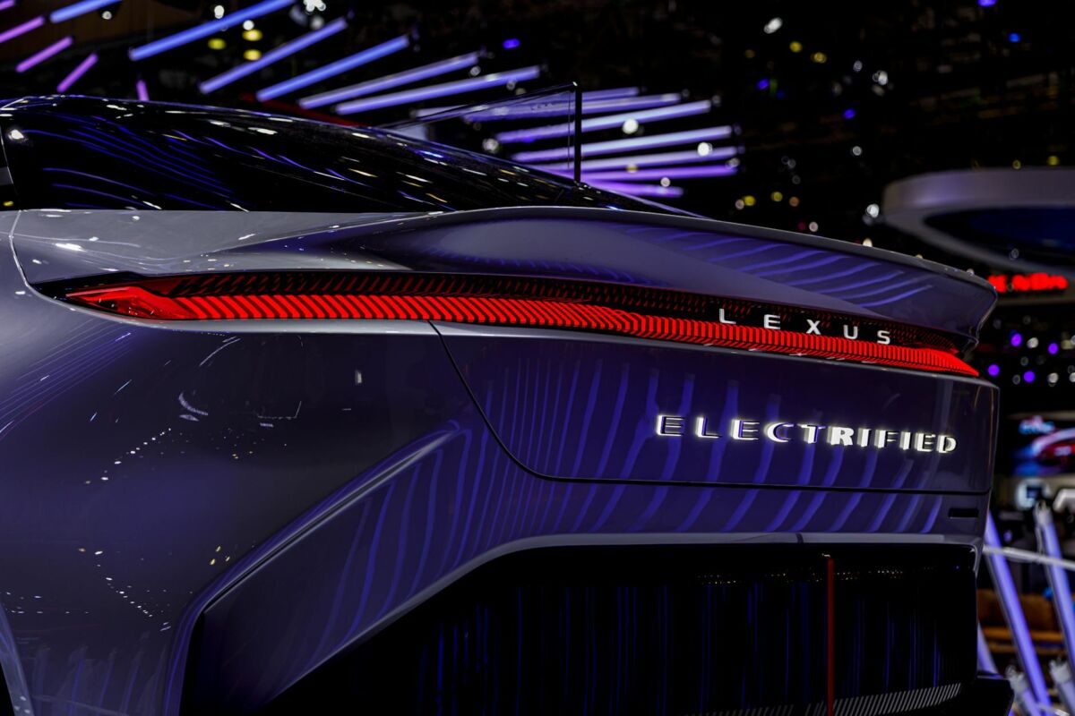 Plug-in hibridai 2026: ar jie tikrai tokie ekonomiški kaip žada