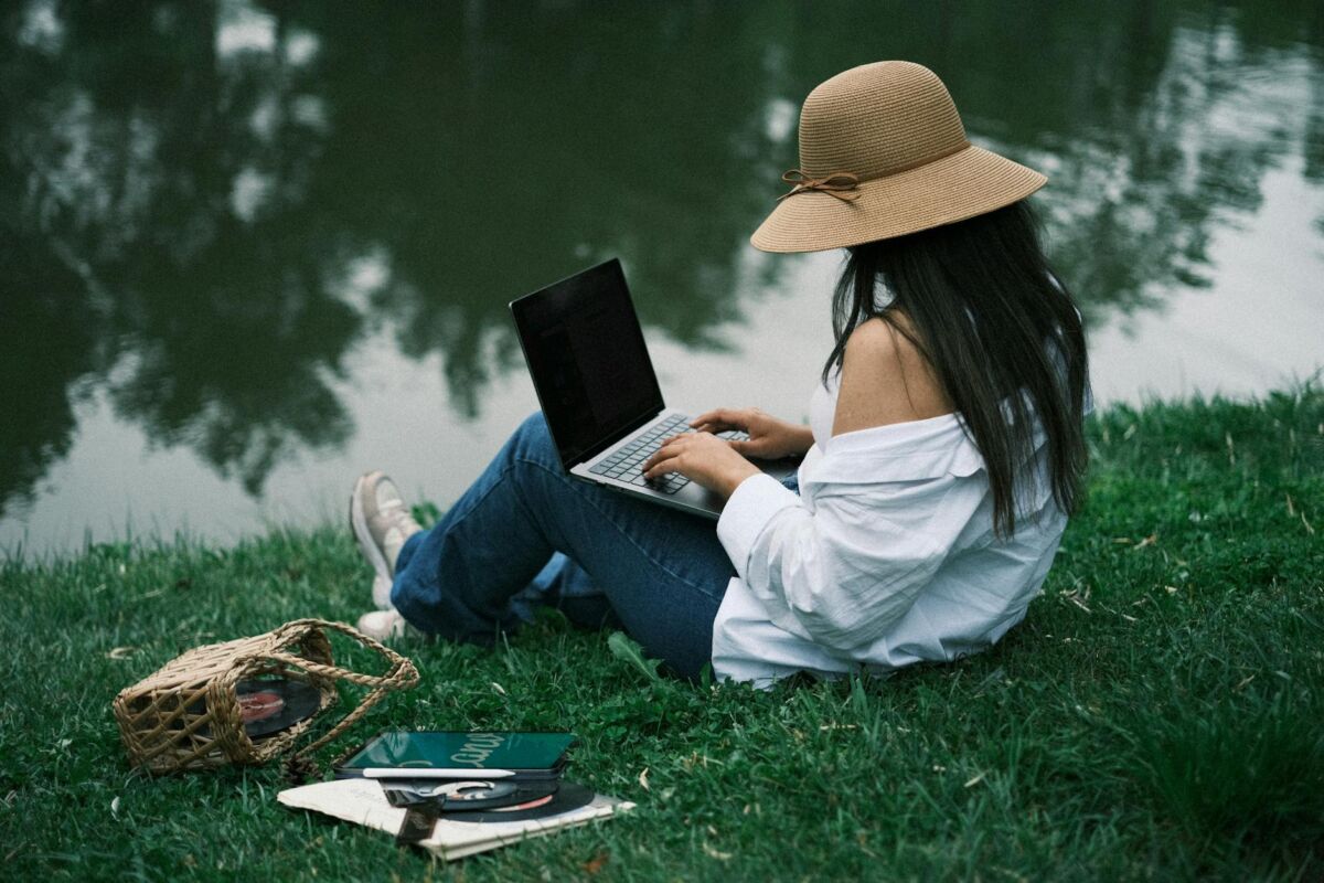 Nuotolinis darbas Lietuvoje 2026: teisės, mokesčiai ir realybė