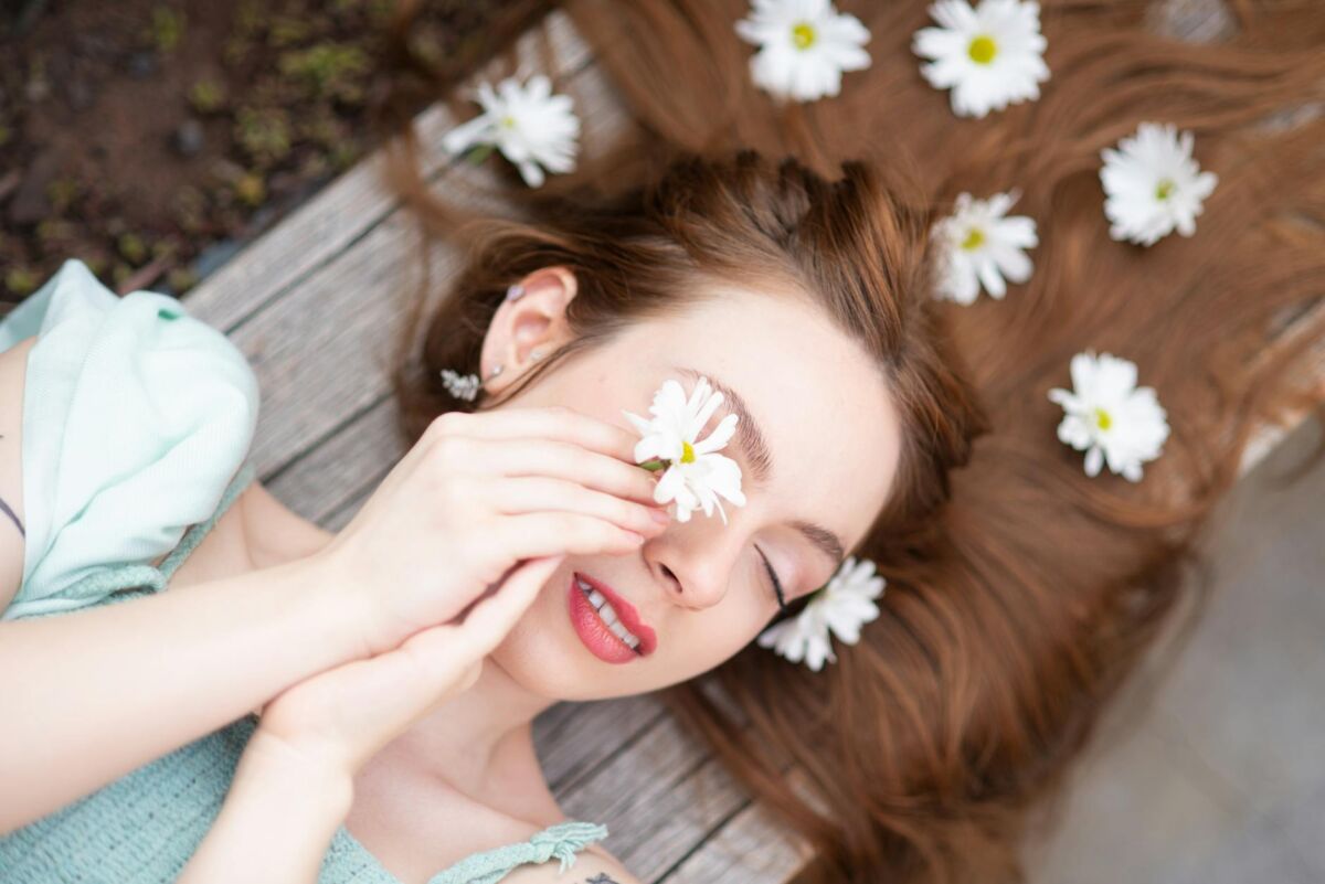 Tubing tušas: kas tai ir kodėl jis keičia įprastą tušą