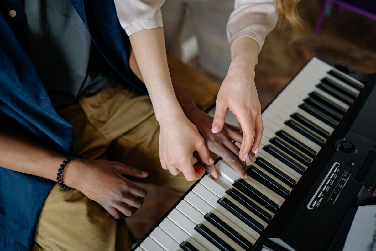 Muzikos instrumentų mokymasis suaugus: ar vėlu