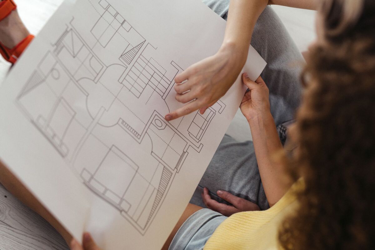 Namų renovacija su architektu vs be: kada verta samdyti