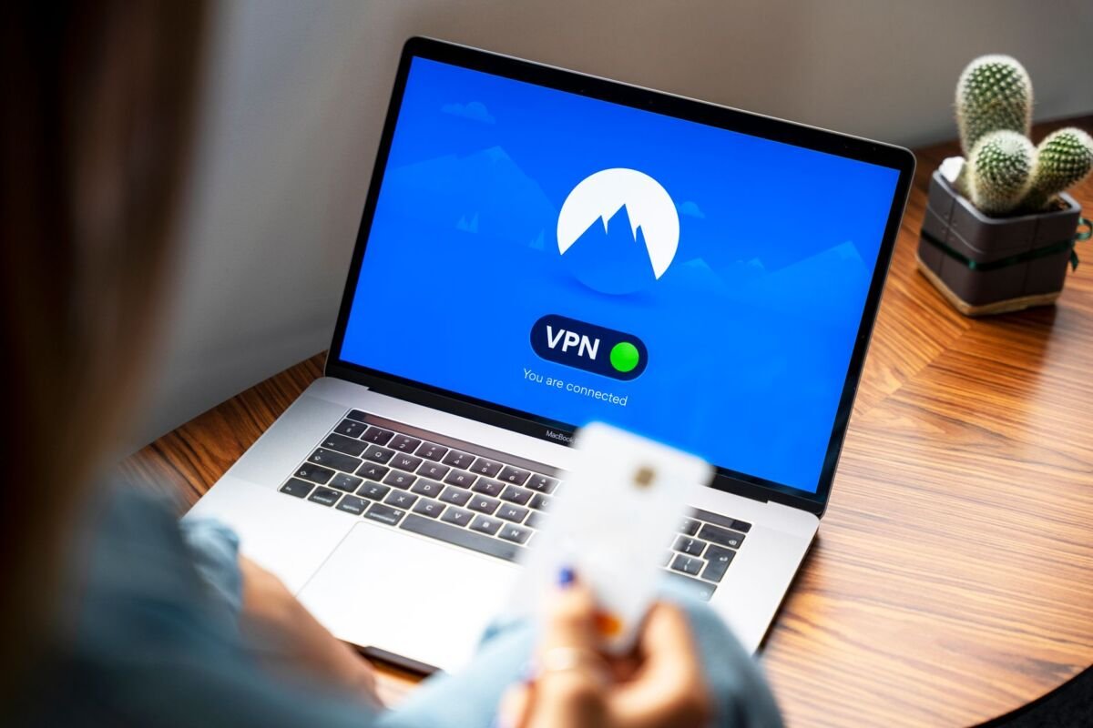 Internetinės sukčiavimo atpažinimas: 10 dažniausių schemų 2026